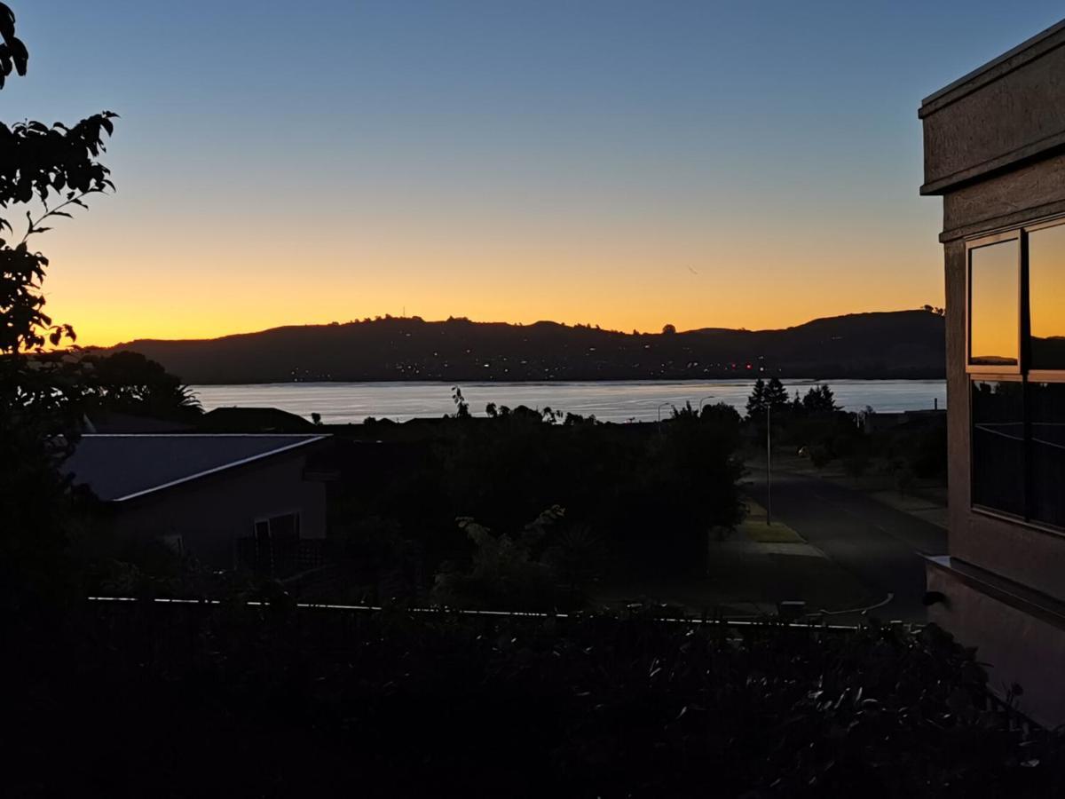 Lake Taupo Holiday Home מראה חיצוני תמונה