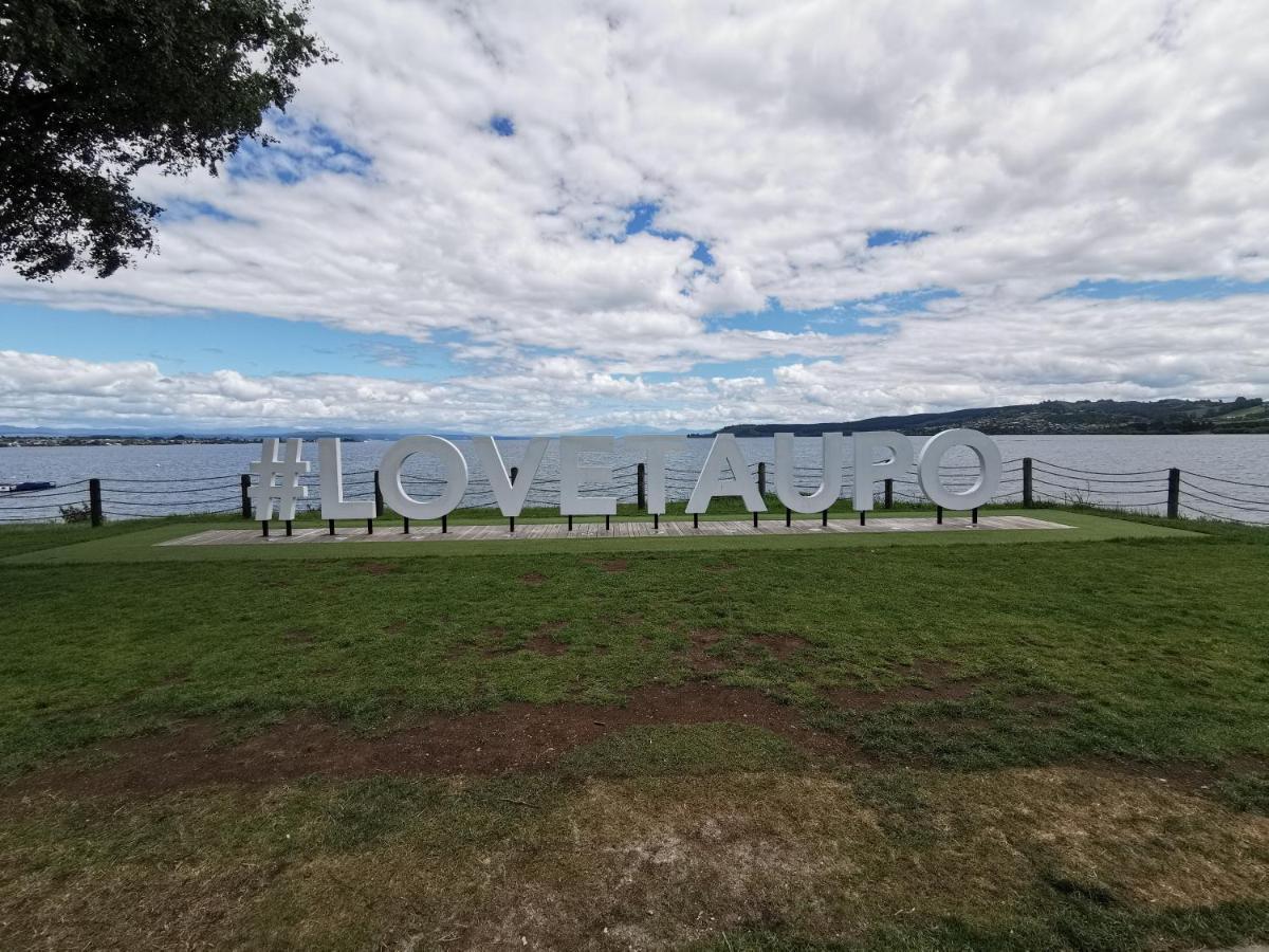 Lake Taupo Holiday Home מראה חיצוני תמונה